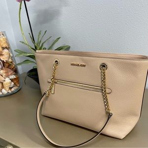 Michael Kors Jet Set Item New!! Medium Front Pocket Shoulder Chain Tote in BUFF